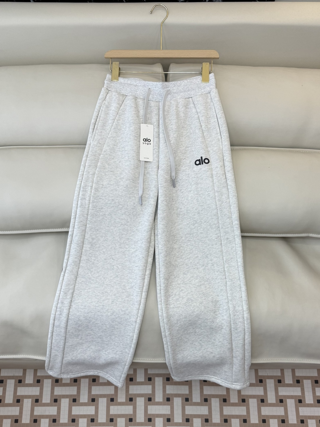 新款套装💕Alo 加绒卫衣➕长裤套装 黑色 灰色 米色 粉色 SMLXL