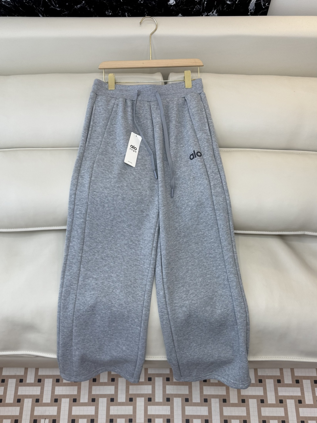 新款套装💕Alo 加绒卫衣➕长裤套装 黑色 灰色 米色 粉色 SMLXL
