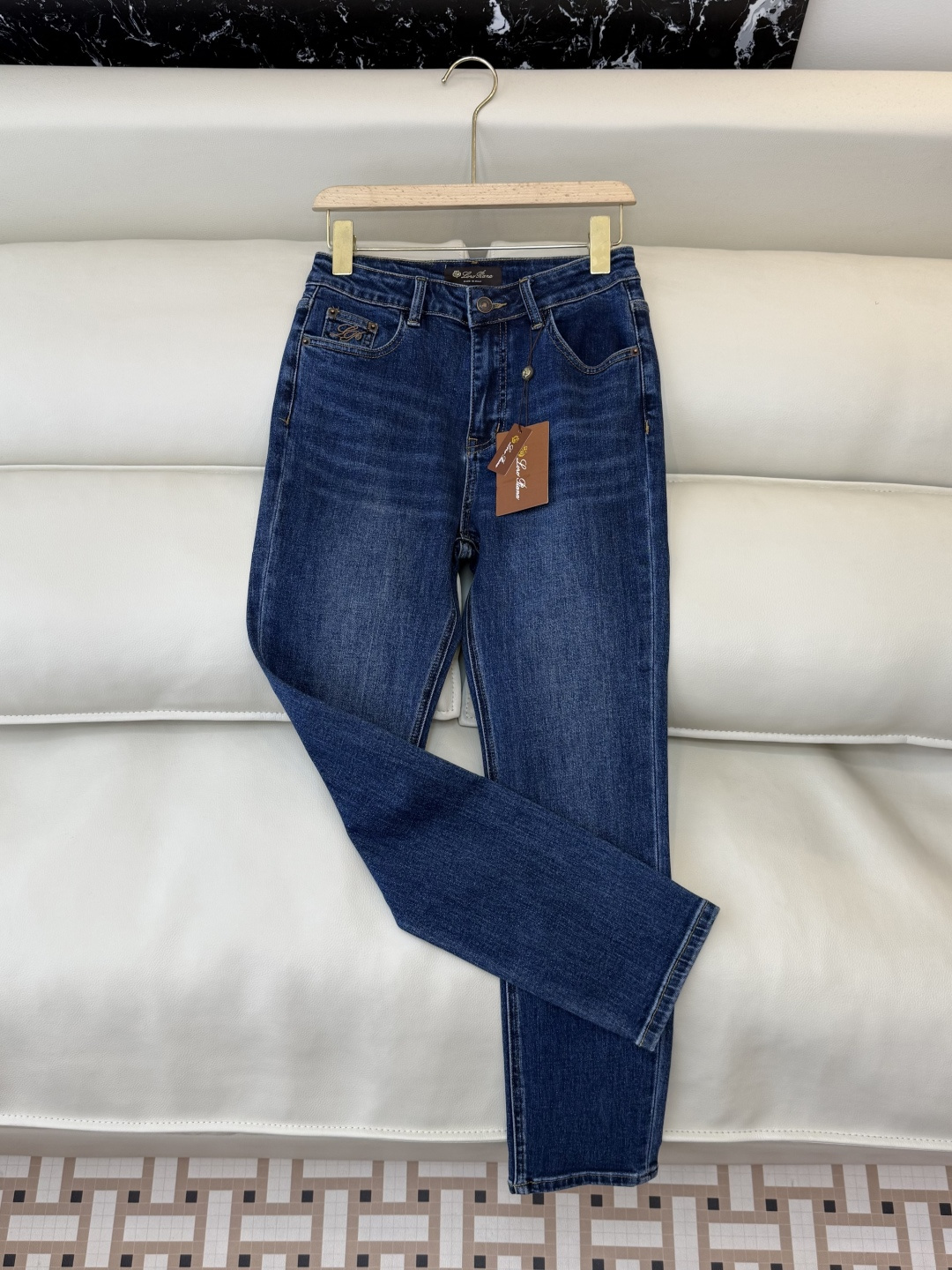 NZ017#新款牛仔裤💕LP 超舒适 绣花款logo 直筒 牛仔裤 黑色 蓝色 26/27/28/29