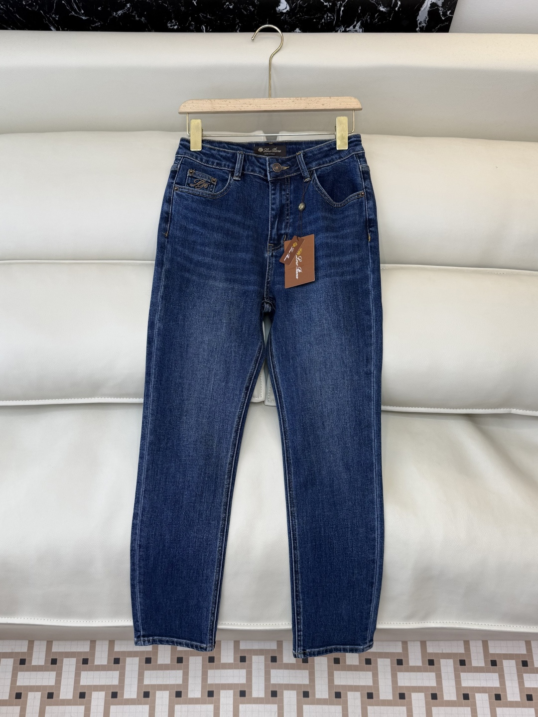 NZ017#新款牛仔裤💕LP 超舒适 绣花款logo 直筒 牛仔裤 黑色 蓝色 26/27/28/29