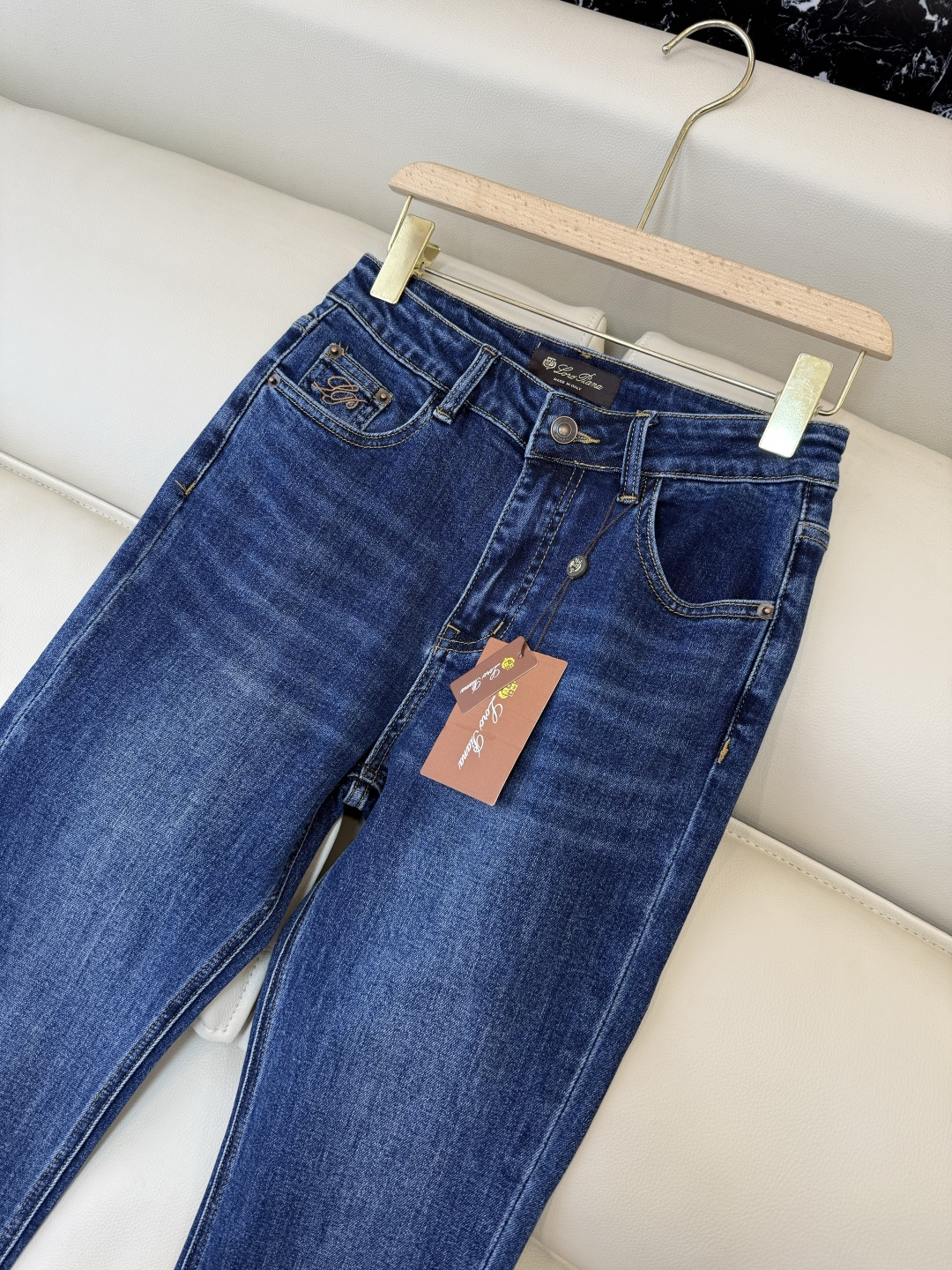 NZ017#新款牛仔裤💕LP 超舒适 绣花款logo 直筒 牛仔裤 黑色 蓝色 26/27/28/29
