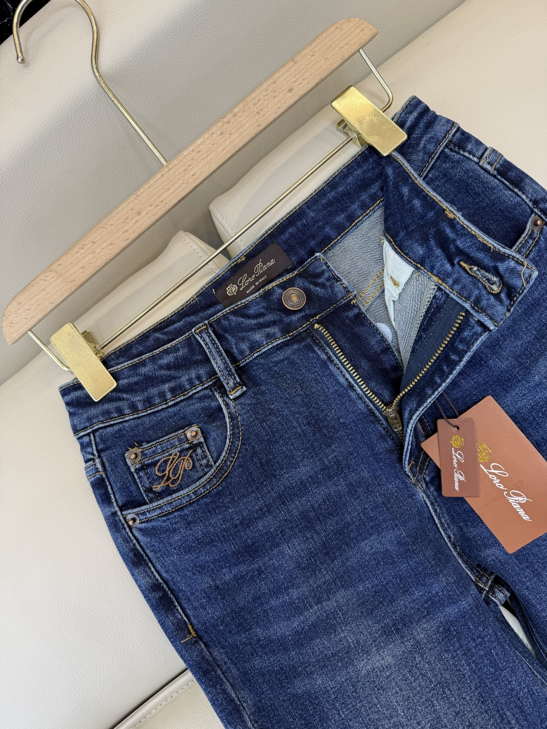 NZ017#新款牛仔裤💕LP 超舒适 绣花款logo 直筒 牛仔裤 黑色 蓝色 26/27/28/29