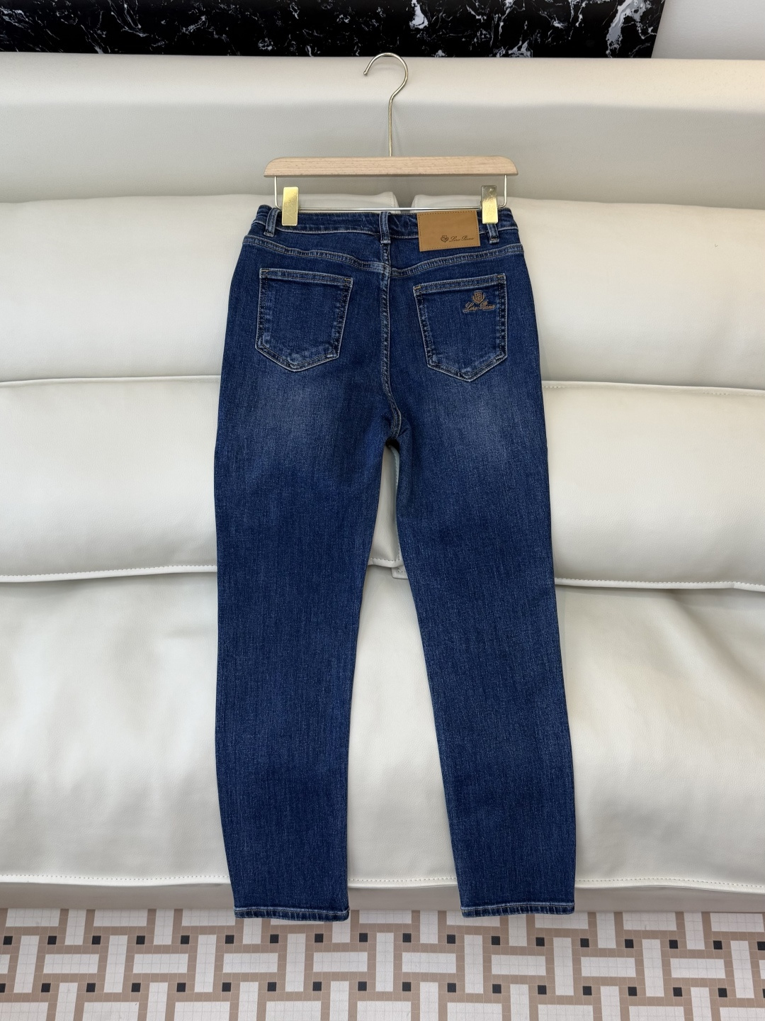 NZ017#新款牛仔裤💕LP 超舒适 绣花款logo 直筒 牛仔裤 黑色 蓝色 26/27/28/29