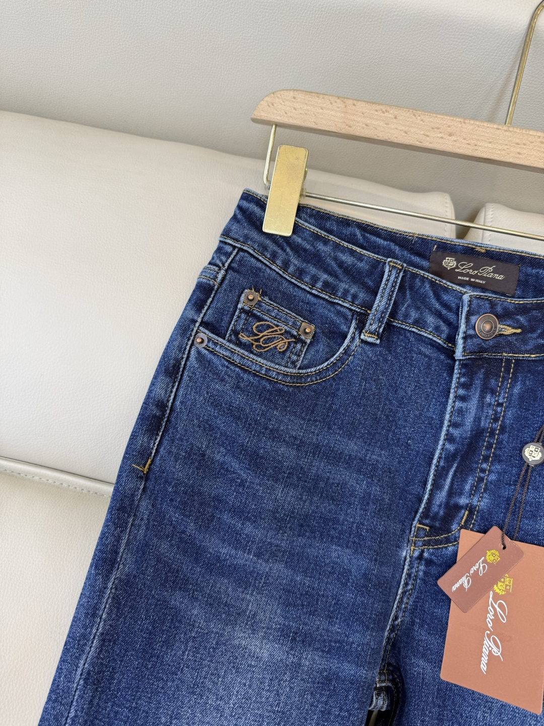 NZ017#新款牛仔裤💕LP 超舒适 绣花款logo 直筒 牛仔裤 黑色 蓝色 26/27/28/29