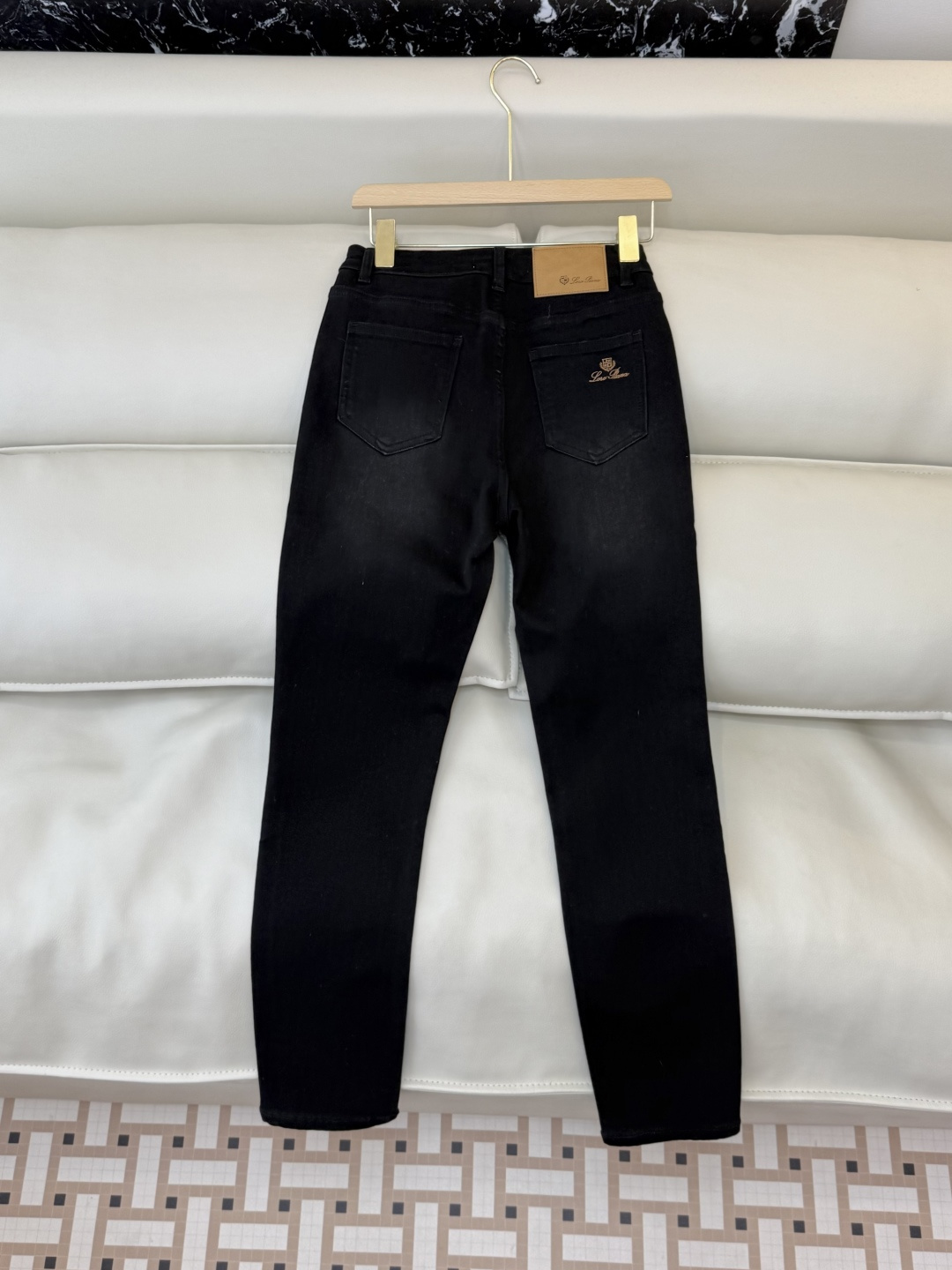 NZ017#新款牛仔裤💕LP 超舒适 绣花款logo 直筒 牛仔裤 黑色 蓝色 26/27/28/29