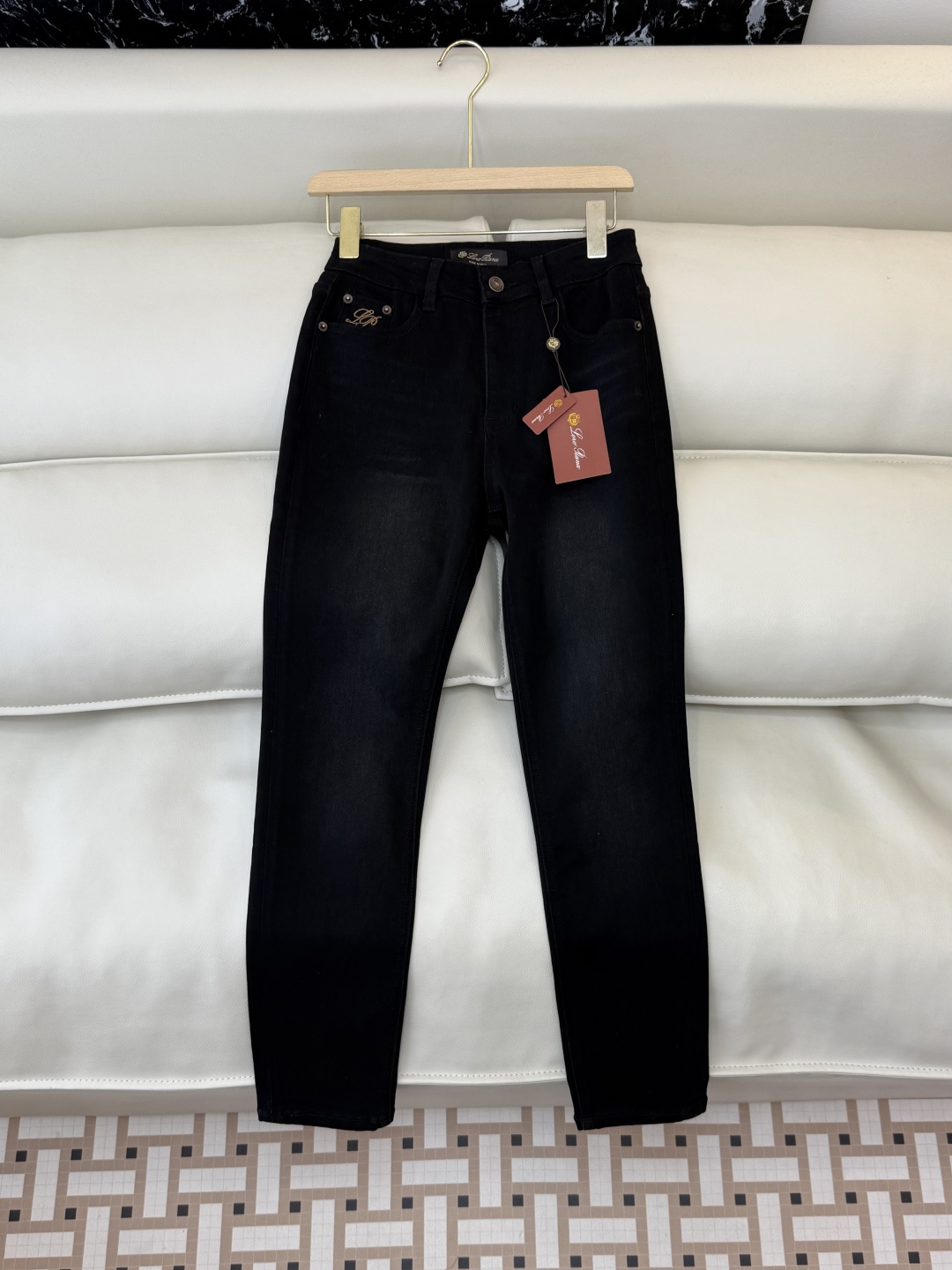 NO:667616,NZ017# new jeans LP super comfortable embroidered logo straight jeans black blue 26/27/28/29,,loro piana,jeans, 19860909NZ017#新款牛仔裤 LP 超舒适 绣花款logo 直筒 牛仔裤 黑色 蓝色 26/27/28/29,,loro piana,jeans, ,Women's clothing