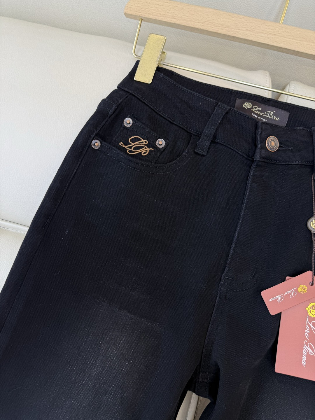NZ017#新款牛仔裤💕LP 超舒适 绣花款logo 直筒 牛仔裤 黑色 蓝色 26/27/28/29