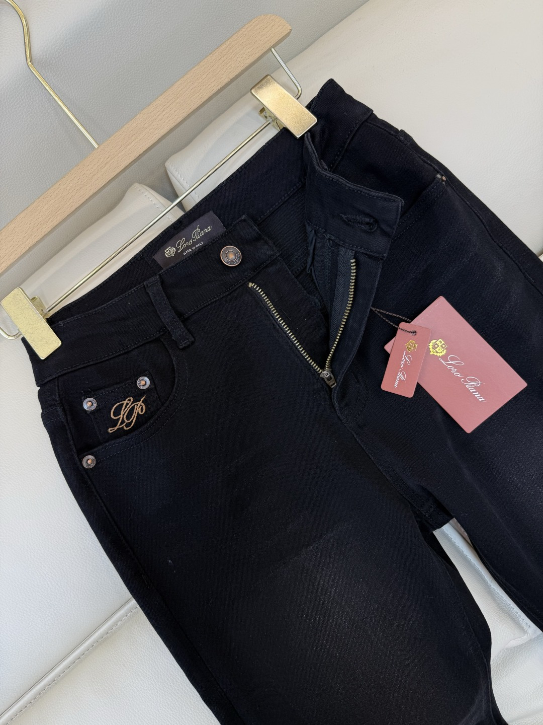 NZ017#新款牛仔裤💕LP 超舒适 绣花款logo 直筒 牛仔裤 黑色 蓝色 26/27/28/29