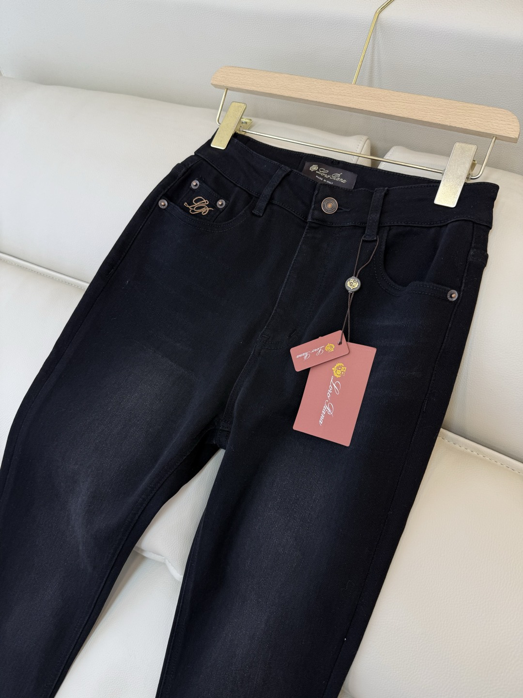 NZ017#新款牛仔裤💕LP 超舒适 绣花款logo 直筒 牛仔裤 黑色 蓝色 26/27/28/29