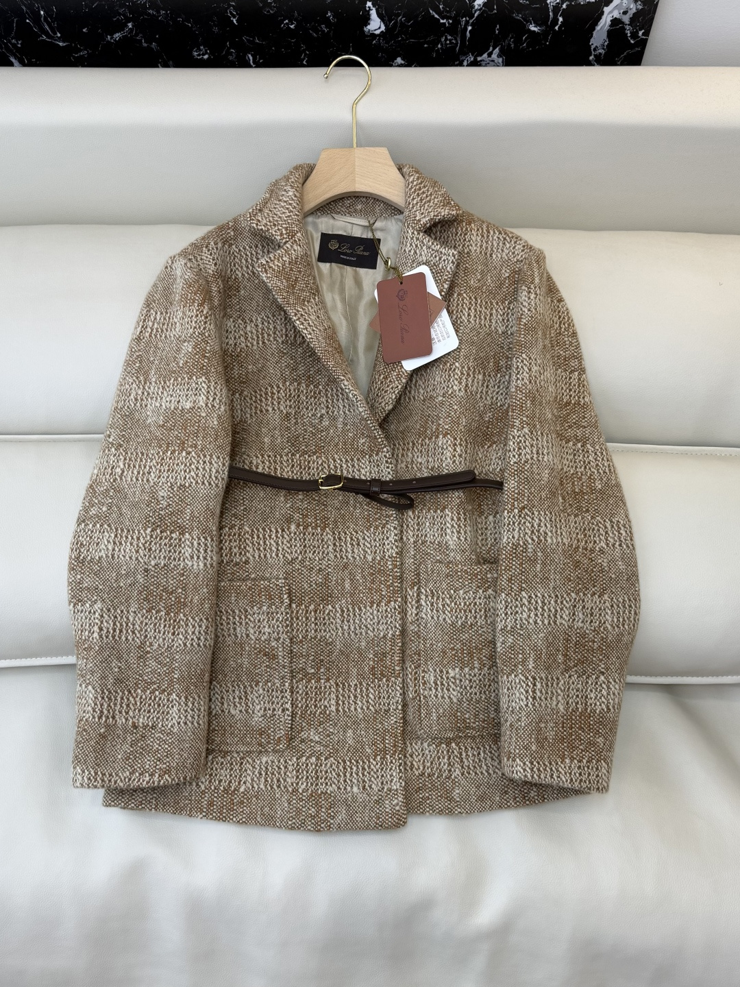 NO:667609,M777# new jacket LP top version silk lining 78 wool jacket with belt golden brown 36/38/40,,loro piana,jackets & coats,real silk, 19860909M777#新款外套 LP 顶级版本 真丝内里 78 羊毛 外套配腰带 金棕色 36/38/40,,loro piana,jackets & coats,real silk, ,Women's clothing