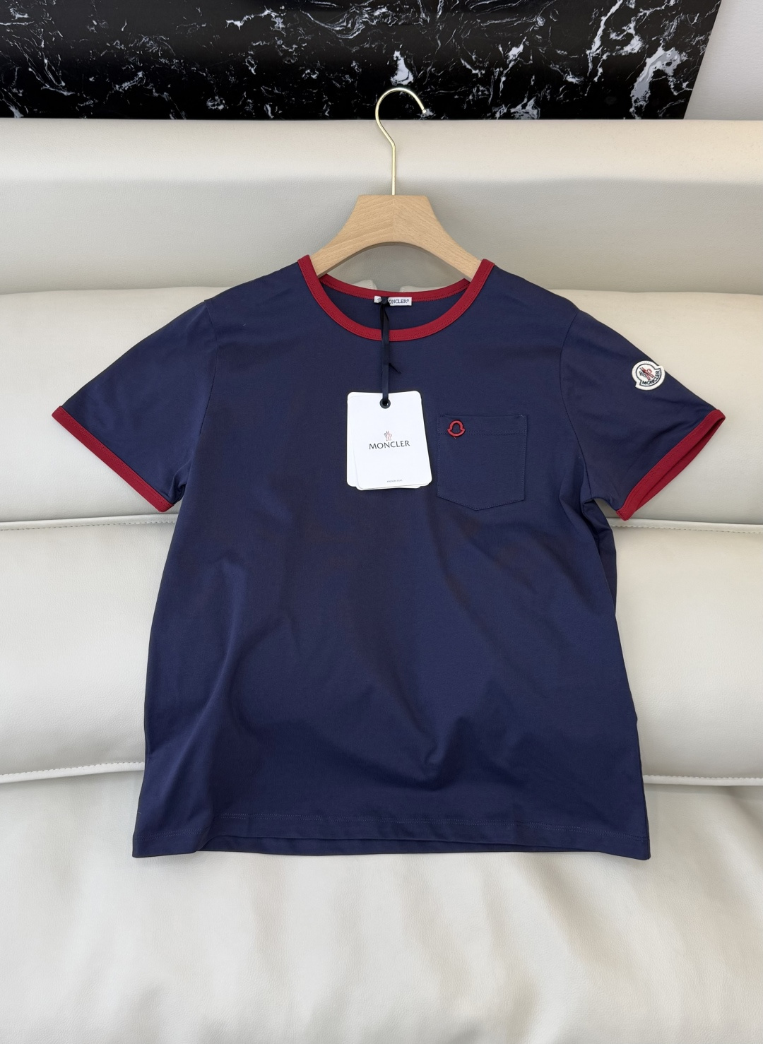 NO:684442,QG0136# New T-shirt moncler embroidered logo short-sleeved T-shirt beige navy blue SML,,T-shirt,tees,t-shirt,19860909QG0136#新款T恤 moncler 绣标logo 短袖T恤 米色 藏青色 SML,,T-shirt,tees，t-shirt,,Women's clothing