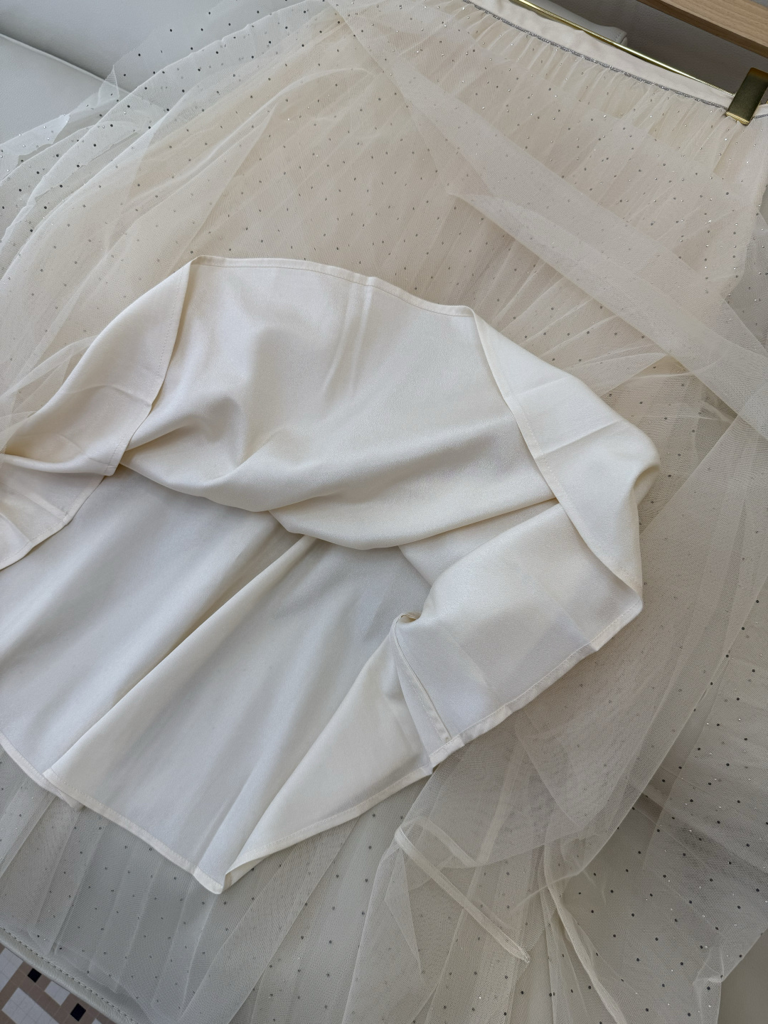 QD7958#新款半裙💕BC 网纱烫钻 百褶半裙 美拉德色 米白色 SMLXL