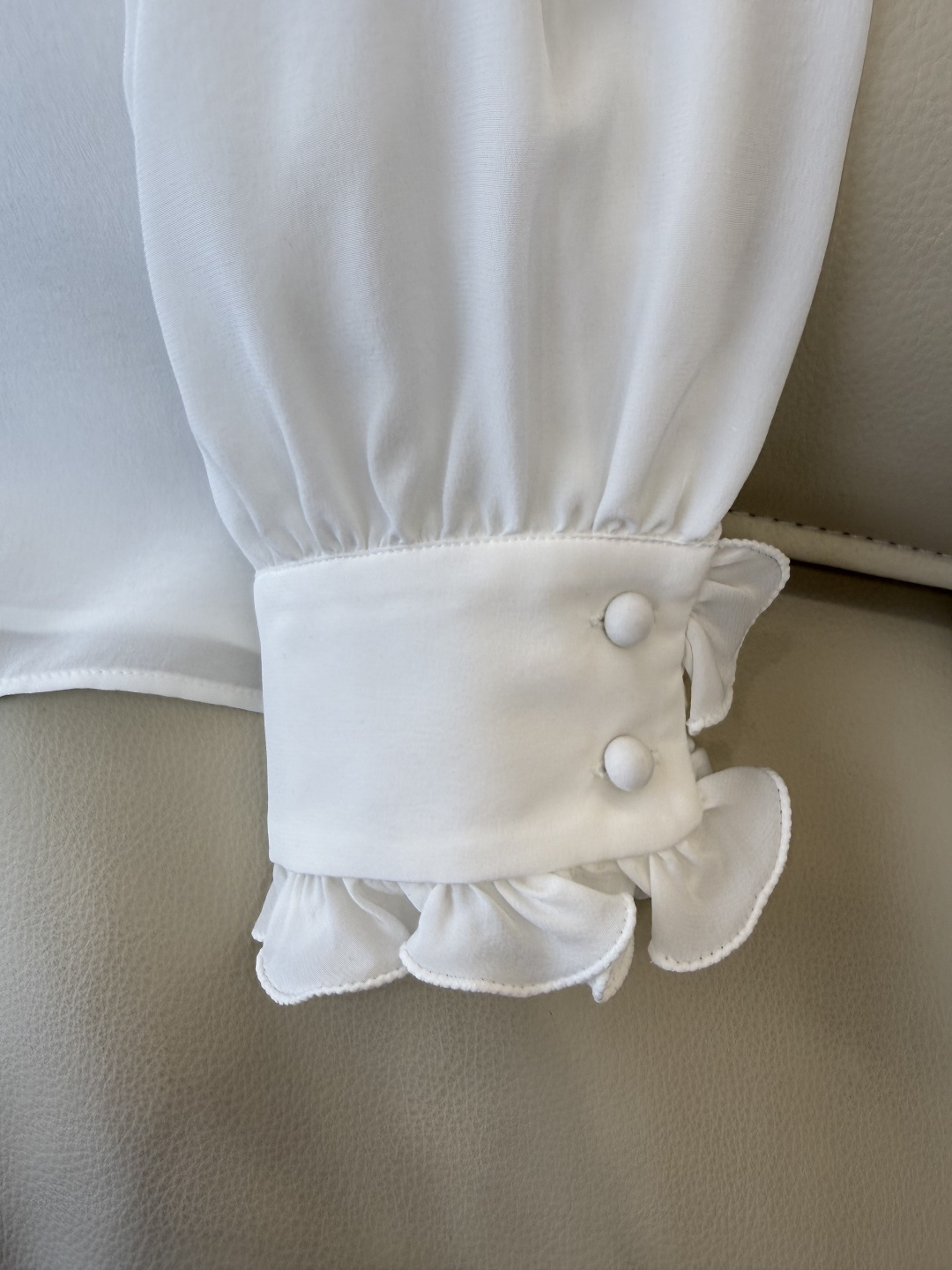 BS1071#新款衬衫💕Valentino 100% 真丝复古宫廷翻领 长袖衬衫 白色 SMLXL