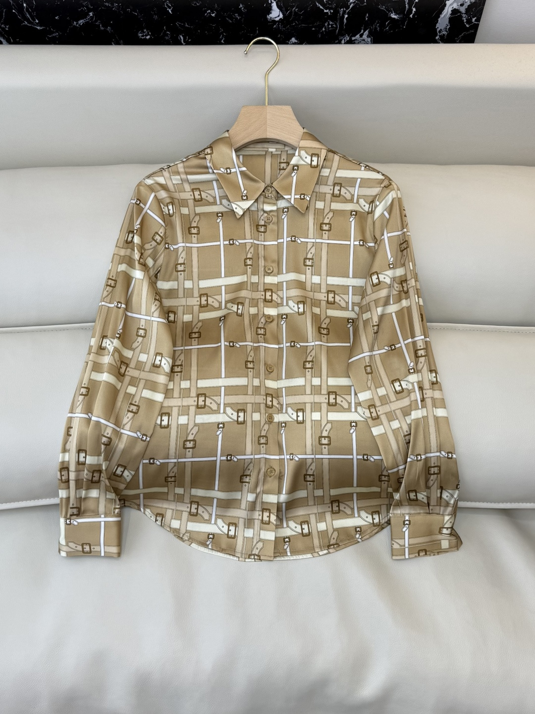 NO:686351,BS1063# new shirt bur Burberry 92 silk printed long-sleeved shirt SMLXL,,burberry,burberry,shirts,real silk,19860909BS1063#新款衬衫 bur 巴宝莉 92 真丝印花长袖衬衫 SMLXL,,burberry,burberry,shirts,real silk,,Women's clothing