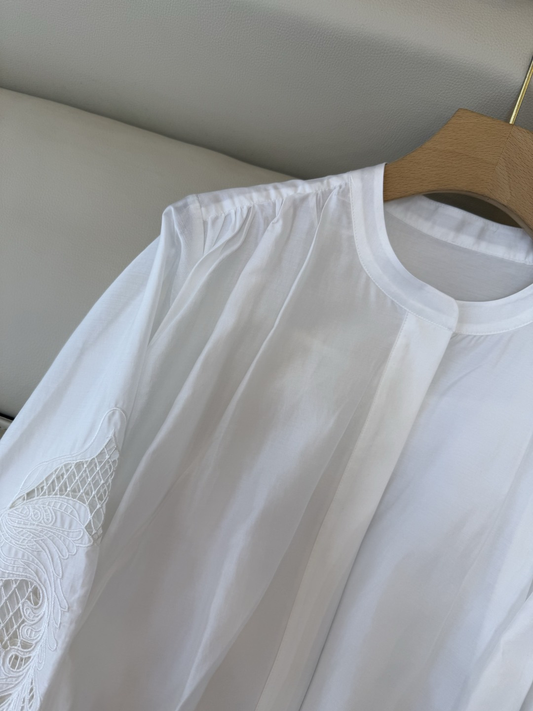 AG004#新款衬衫‼️zim* 重工刺绣镂空绣花长袖衬衫 粉色 白色 SML XL