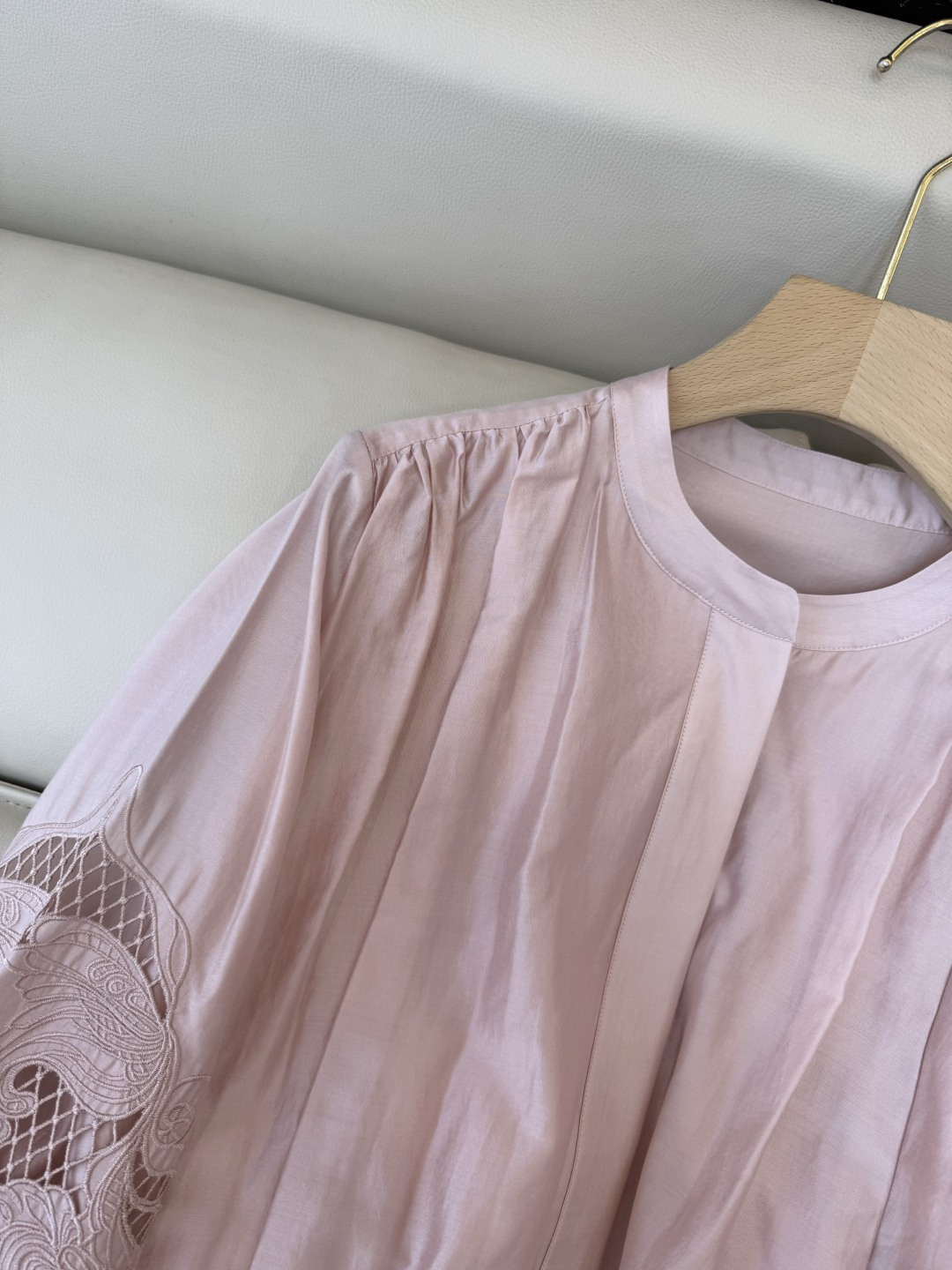 AG004#新款衬衫‼️zim* 重工刺绣镂空绣花长袖衬衫 粉色 白色 SML XL