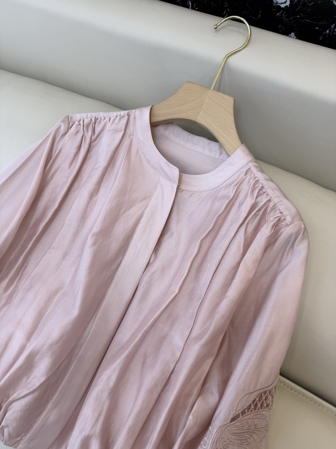 AG004#新款衬衫‼️zim* 重工刺绣镂空绣花长袖衬衫 粉色 白色 SML XL