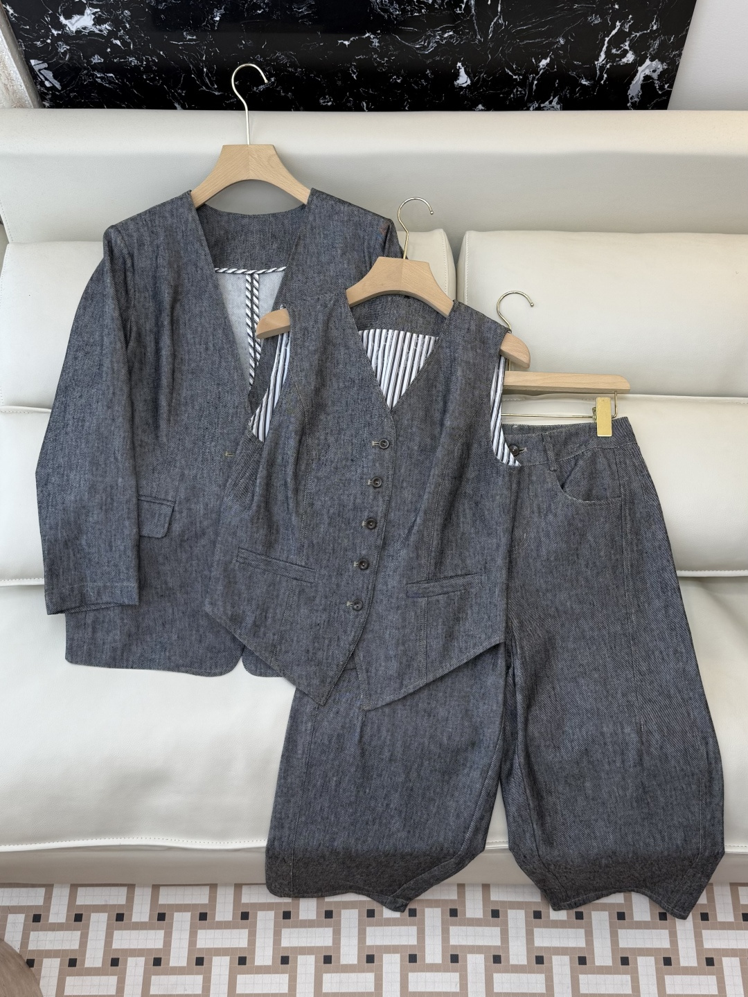NO:694039,SY007+008+009#New set P BC 37 linen long-sleeved jacket, vest and trousers, three-piece suit, gray SML XL,,jackets & coats,19860909SY007+008+009#新款套装P BC 37亚麻长袖外套马甲长裤 三件套 套装 灰色 SML XL,,jackets & coats,,Women's clothing