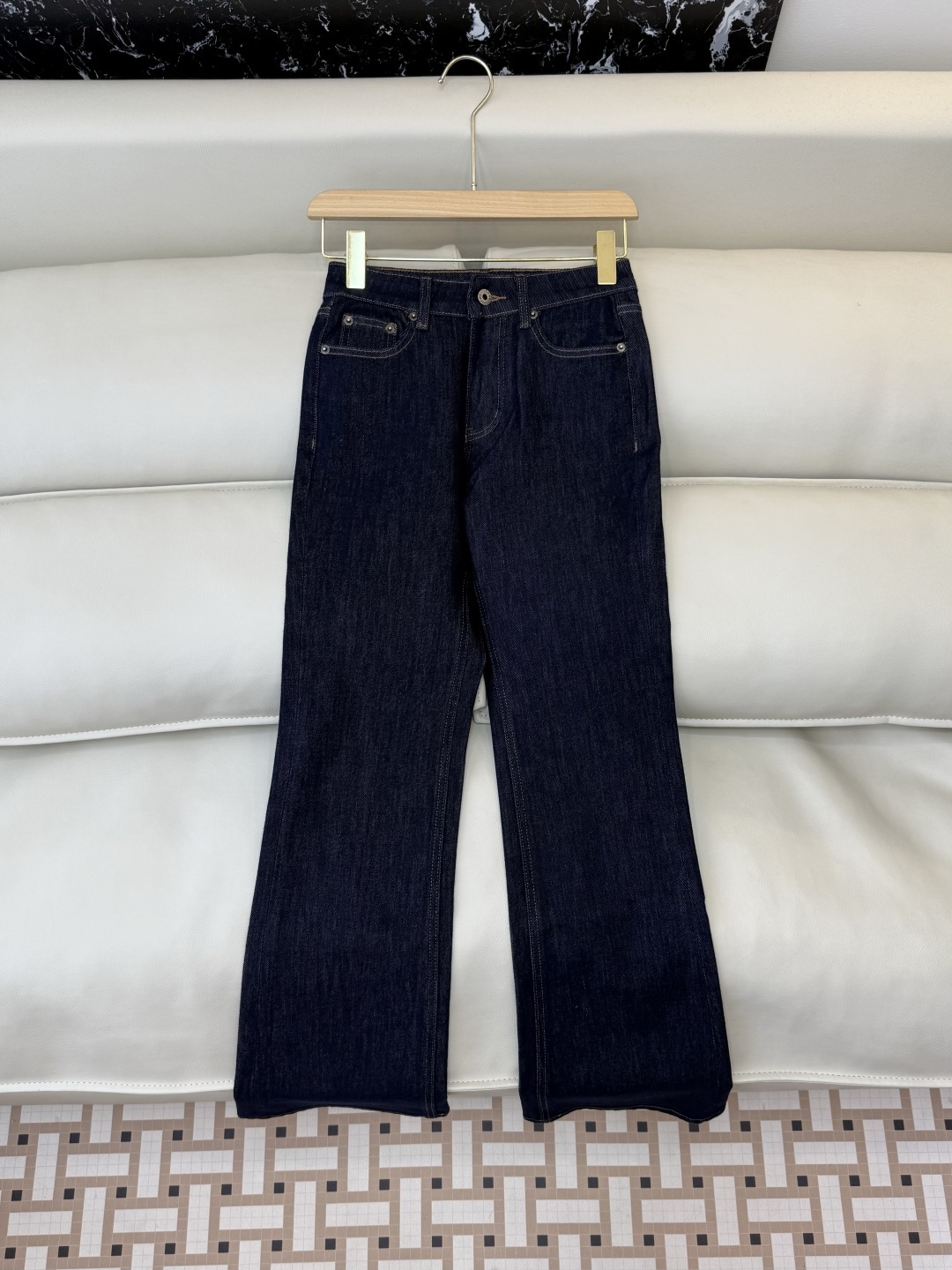 NO:694044,CX0175# new jeans loewe logo embroidered denim cotton slim jeans dark blue light blue 26-30 yards,,loewe,jeans,19860909CX0175#新款牛仔裤 loewe logo绣花牛仔棉显瘦牛仔裤 深蓝色 浅蓝色 26-30码,,loewe,jeans,,Women's clothing