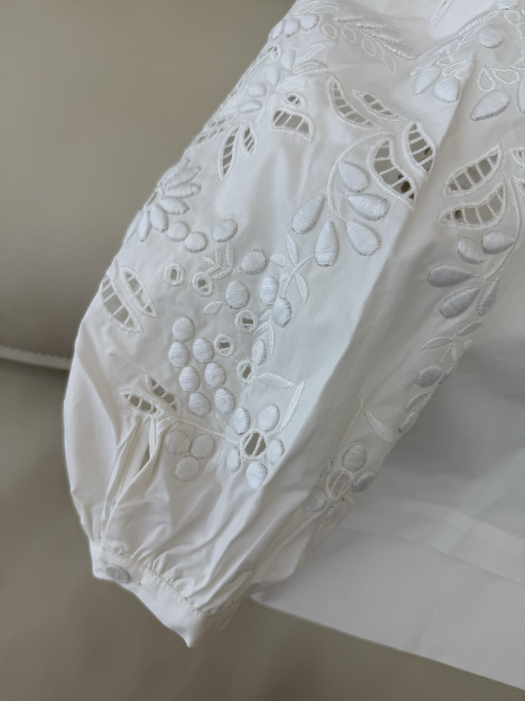 ES004#新款衬衫💕ES 刺绣镂空 绣花 长袖衬衫 ML