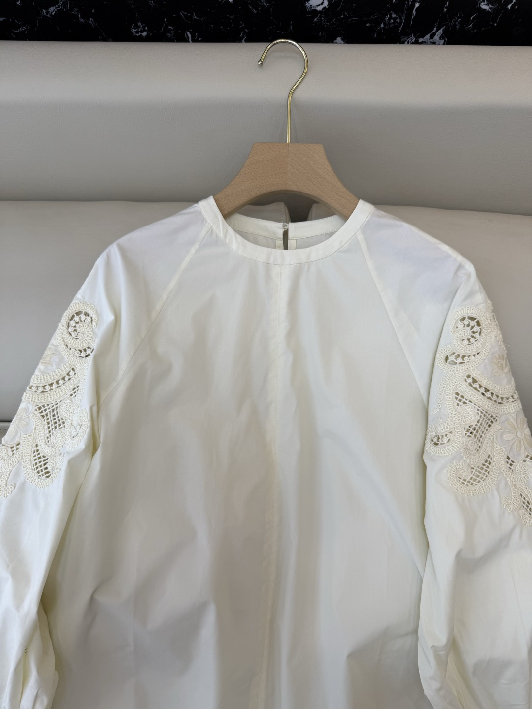 ES005#新款衬衫💕ES 刺绣镂空 绣花 长袖衬衫 米黄色 白色 SML