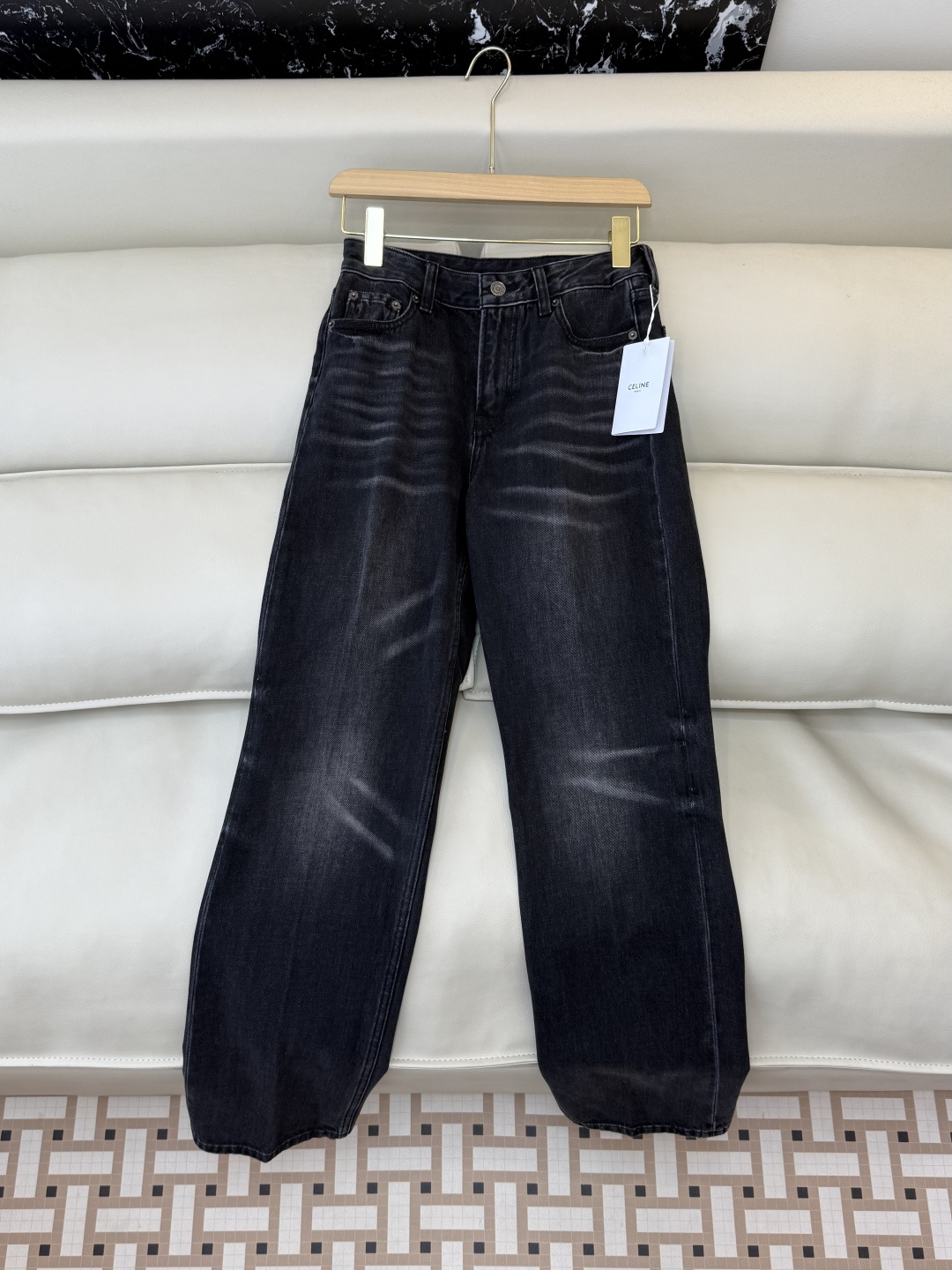 NO:694062,MA013# new jeans P celine leather label logo washed denim cotton jeans white black blue 25-30,,celine,jeans,19860909MA013#新款牛仔裤P celine 皮标logo 水洗牛仔棉牛仔裤 白色 黑色 蓝色 25-30,,celine,jeans,,Women's clothing