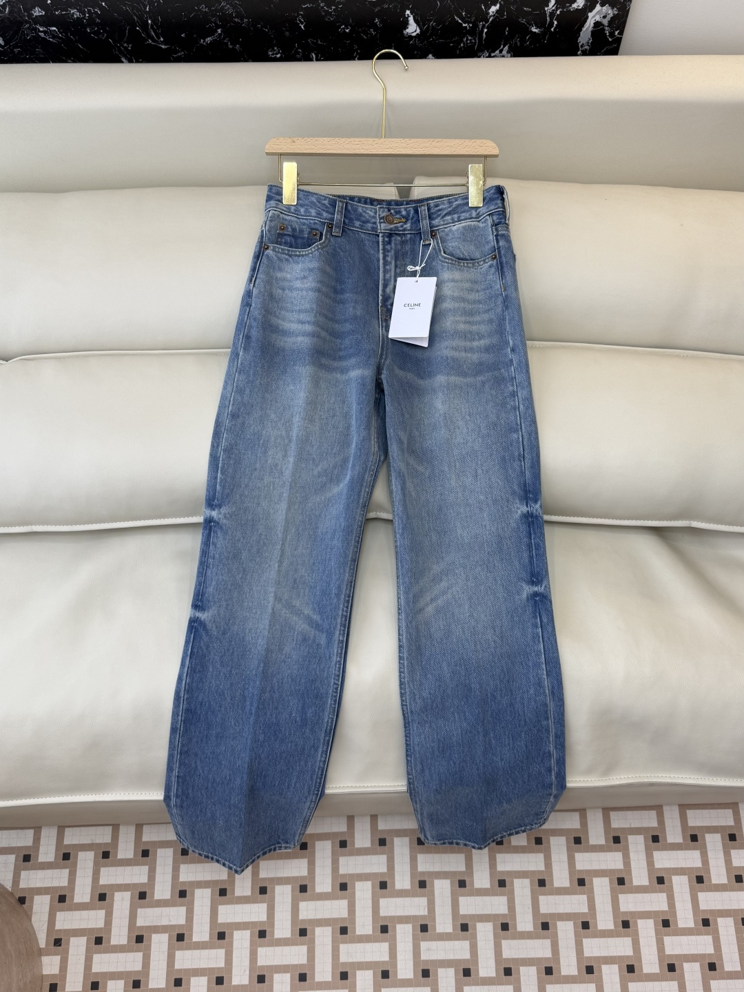 NO:694052,MA013# new jeans celine leather label logo washed denim cotton jeans white black blue 25-30,,celine,jeans,19860909MA013#新款牛仔裤 celine 皮标logo 水洗牛仔棉牛仔裤 白色 黑色 蓝色 25-30,,celine,jeans,,Women's clothing
