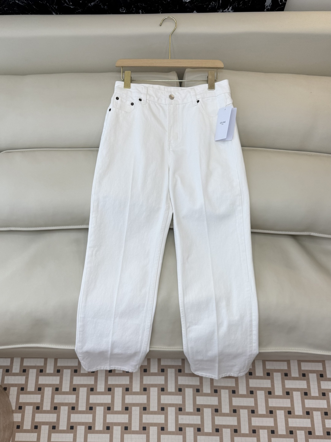 NO:694035,MA013# new jeans celine leather label logo washed denim cotton jeans white black blue 25-30,,celine,jeans,19860909MA013#新款牛仔裤 celine 皮标logo 水洗牛仔棉牛仔裤 白色 黑色 蓝色 25-30,,celine,jeans,,Women's clothing