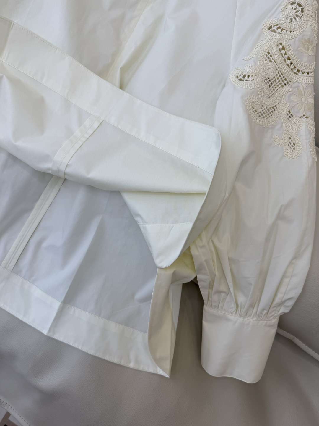 ES005#新款衬衫💕ES 刺绣镂空 绣花 长袖衬衫 米黄色 白色 SML