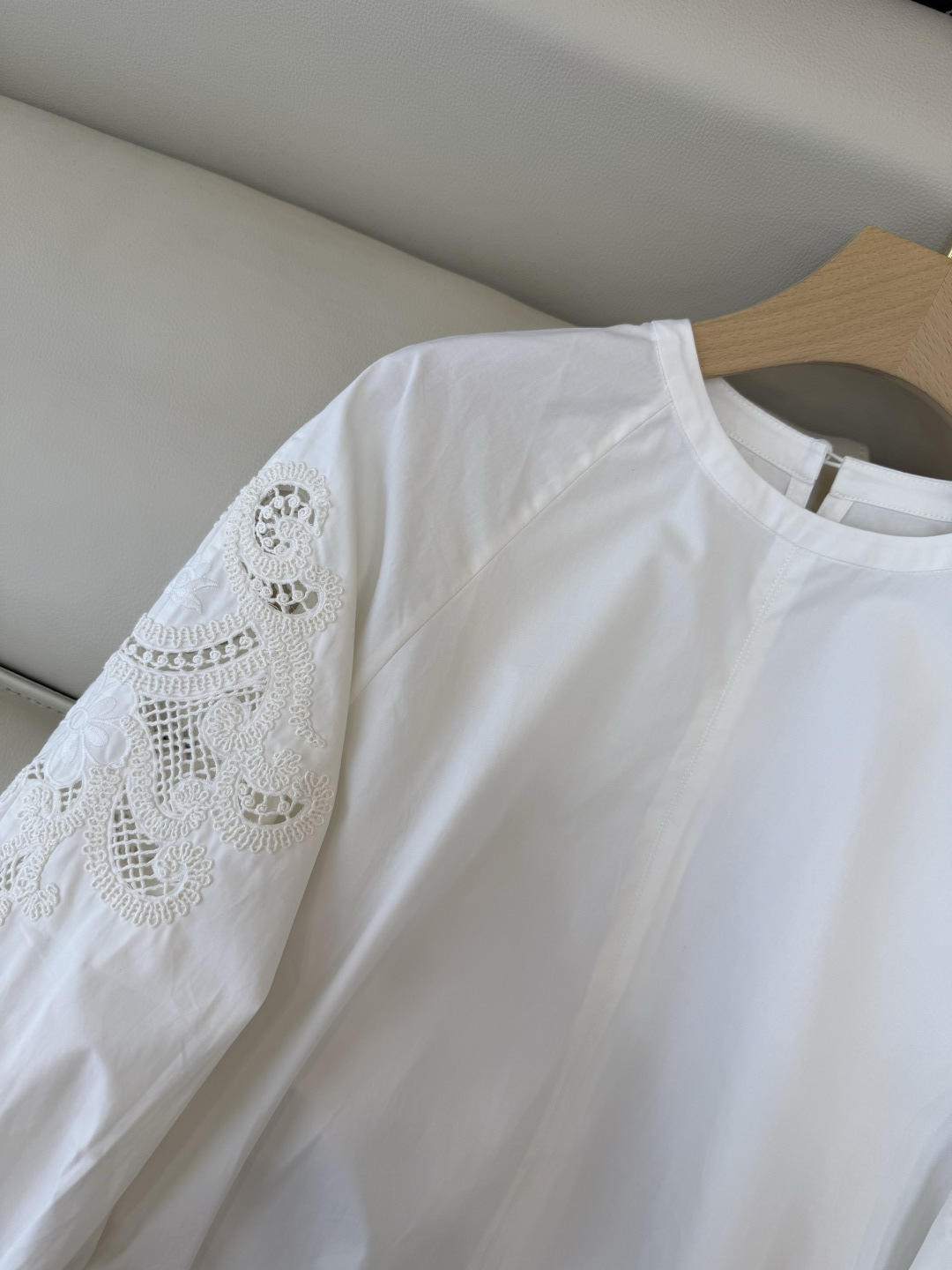 ES005#新款衬衫💕ES 刺绣镂空 绣花 长袖衬衫 米黄色 白色 SML