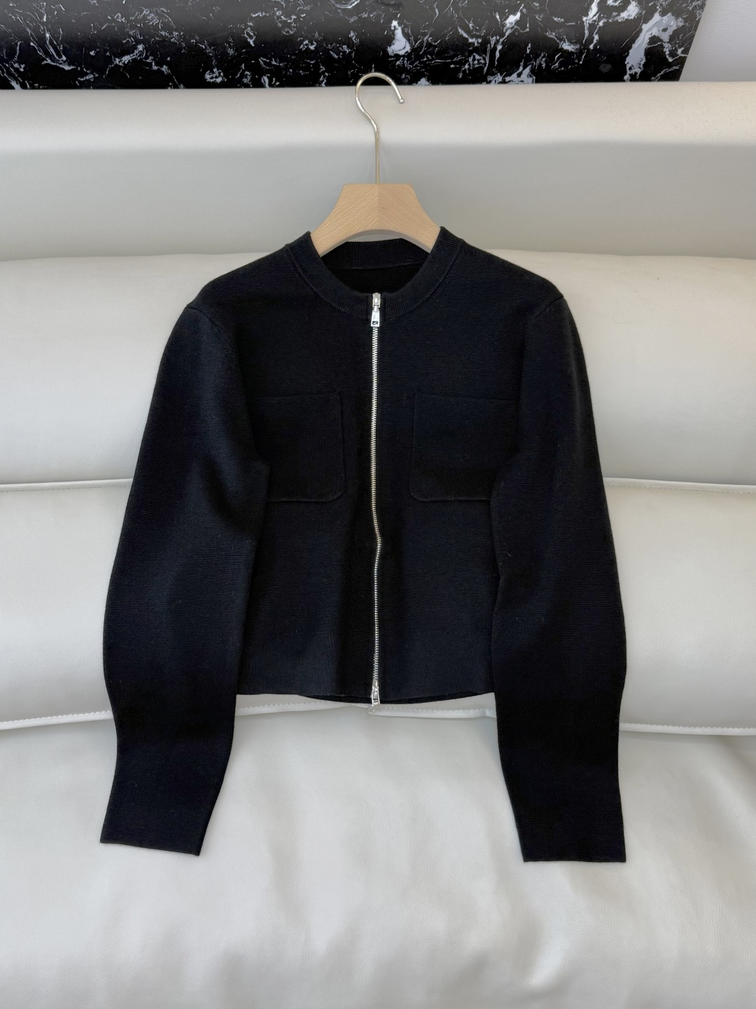 NO:694074,DM007# New Jacket P H Home Hermès Long Sleeve Merino Wool Long Sleeve Jacket Off-White Black M L,,hermes,jackets & coats,19860909DM007#新款外套P H家 爱马仕 长袖美丽诺羊毛长袖外套 米白色 黑色 M L,,hermes,jackets & coats,,Women's clothing