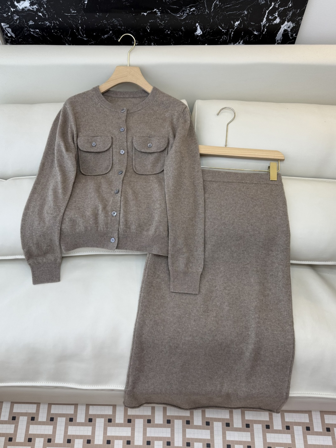 NO:694079,580DM006# New Suit L Cashmere Long Sleeve Jacket Long Skirt Suit Gray Brown Oatmeal M L,,loro piana,skirts,jackets & coats,19860909580DM006#新款套装 L 山羊绒长袖外套 长半裙 套装 灰色 咖色 燕麦色 M L,,loro piana,skirts,jackets & coats,,Women's clothing