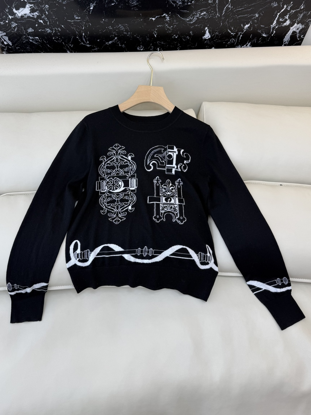 NO:777201,H32601# New sweater P H Hermès 15 wool embroidered pattern long-sleeved sweater black beige SMLXL, Hermes-clothing, hermes, sweaters,19860909H32601#新款毛衣P H爱马仕 15 羊毛 绣花图案 长袖毛衣 黑色 米色SMLXL,爱马仕-服装,hermes,sweaters,,Women's clothing