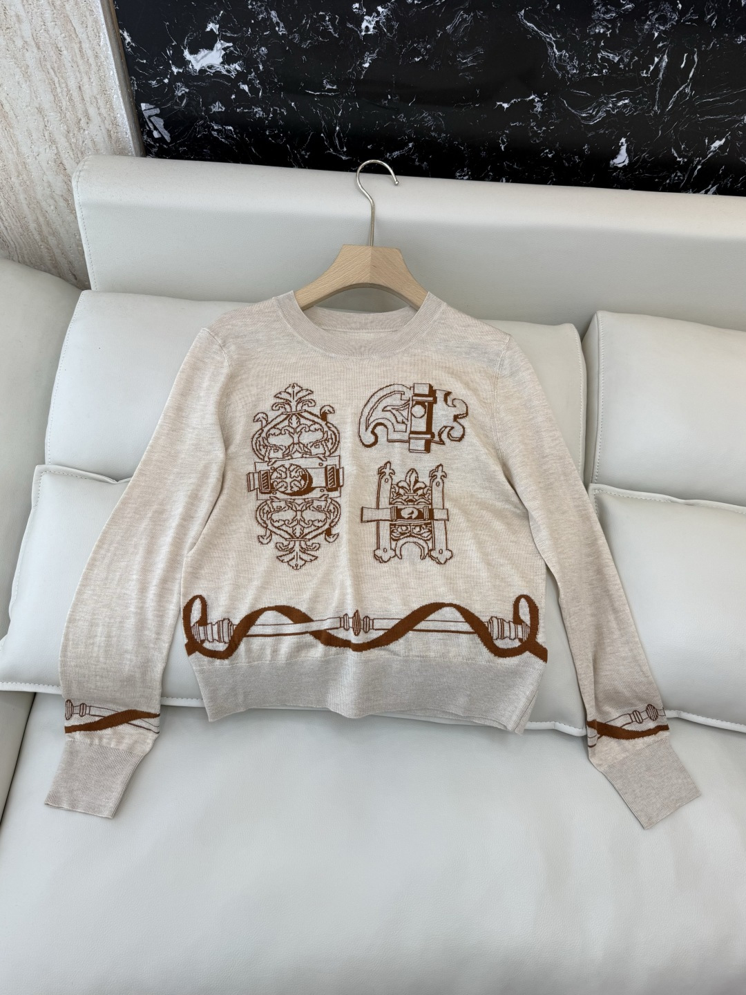 NO:777209,H32601# New sweater P H Hermès 15 wool embroidered pattern long-sleeved sweater black beige SMLXL, Hermes-clothing, hermes, sweaters,19860909H32601#新款毛衣P H爱马仕 15 羊毛 绣花图案 长袖毛衣 黑色 米色SMLXL,爱马仕-服装,hermes,sweaters,,Women's clothing