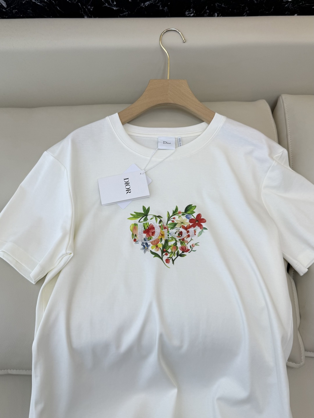 QG0140#新款T恤💕dior 顶级版 85% 棉 15% 麻 刺绣字母花卉印花短袖T恤 SML