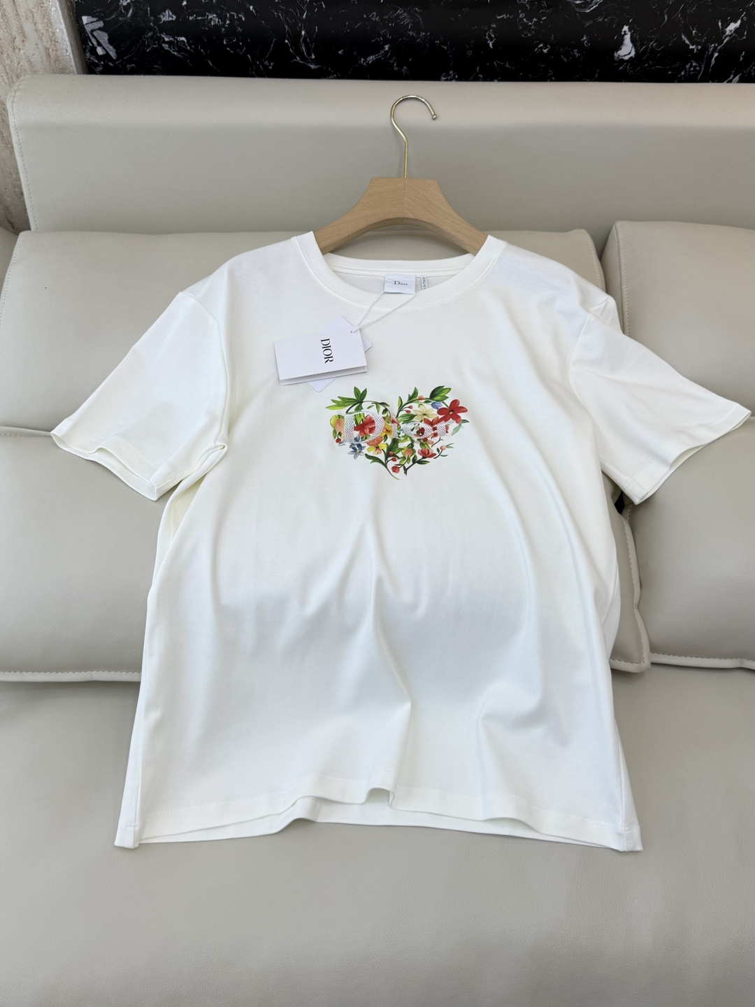 QG0140#新款T恤💕dior 顶级版 85% 棉 15% 麻 刺绣字母花卉印花短袖T恤 SML