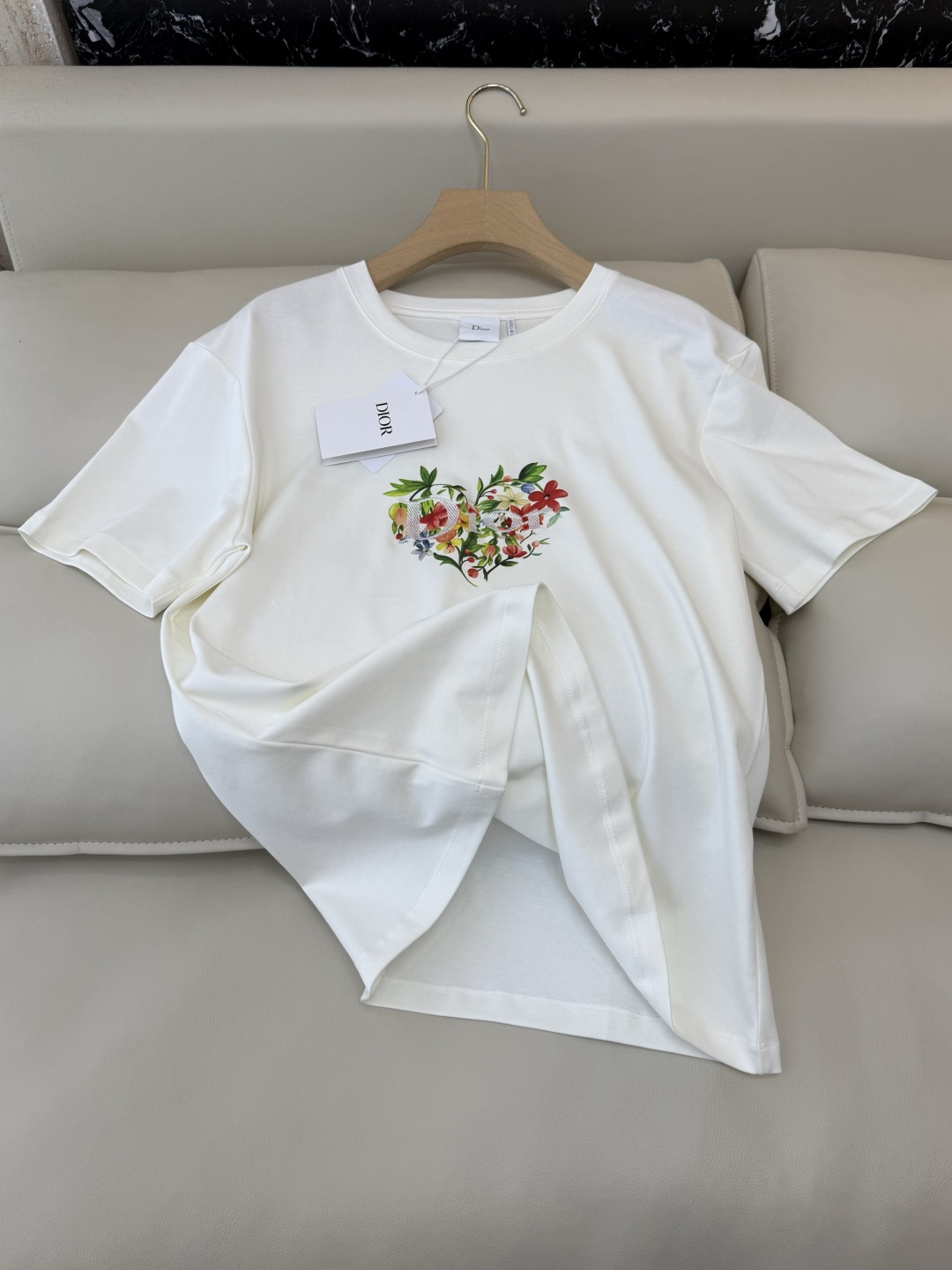 QG0140#新款T恤💕dior 顶级版 85% 棉 15% 麻 刺绣字母花卉印花短袖T恤 SML