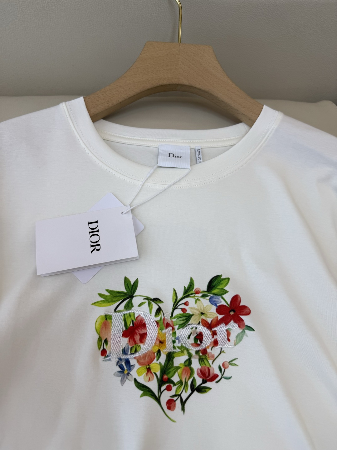 QG0140#新款T恤💕dior 顶级版 85% 棉 15% 麻 刺绣字母花卉印花短袖T恤 SML