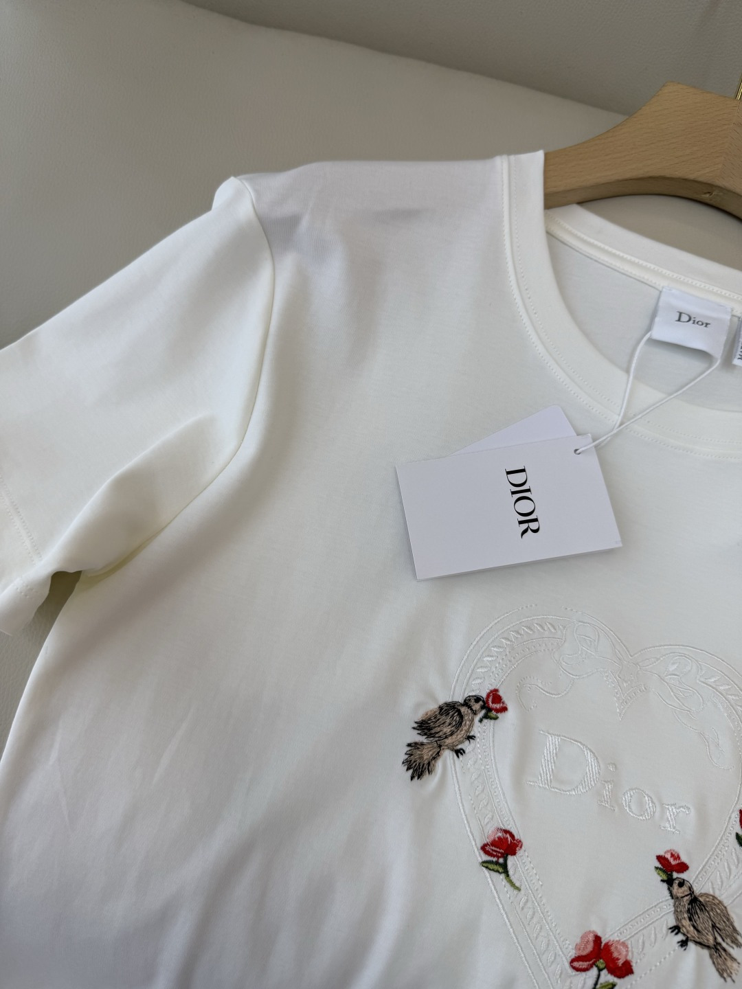 QG0141#新款T恤💕dior 顶级版 85% 棉 15% 麻 刺绣字母小鸟 花卉印花短袖T恤 SML