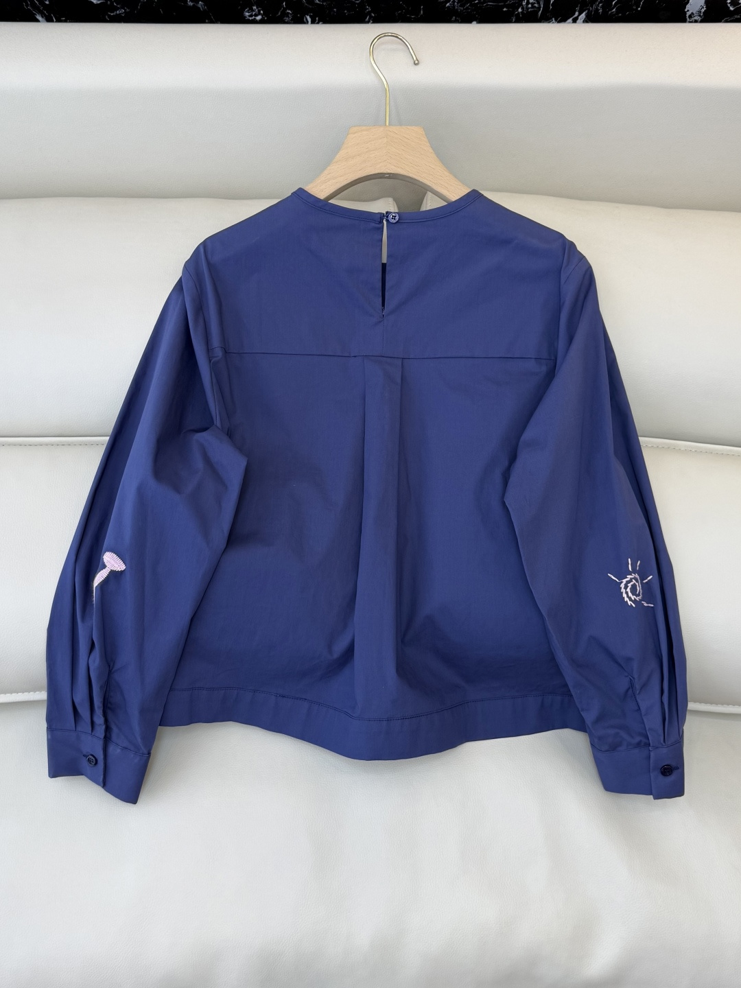 ES008#新款上衣💕卡通人物造型 刺绣上衣 两色 SML