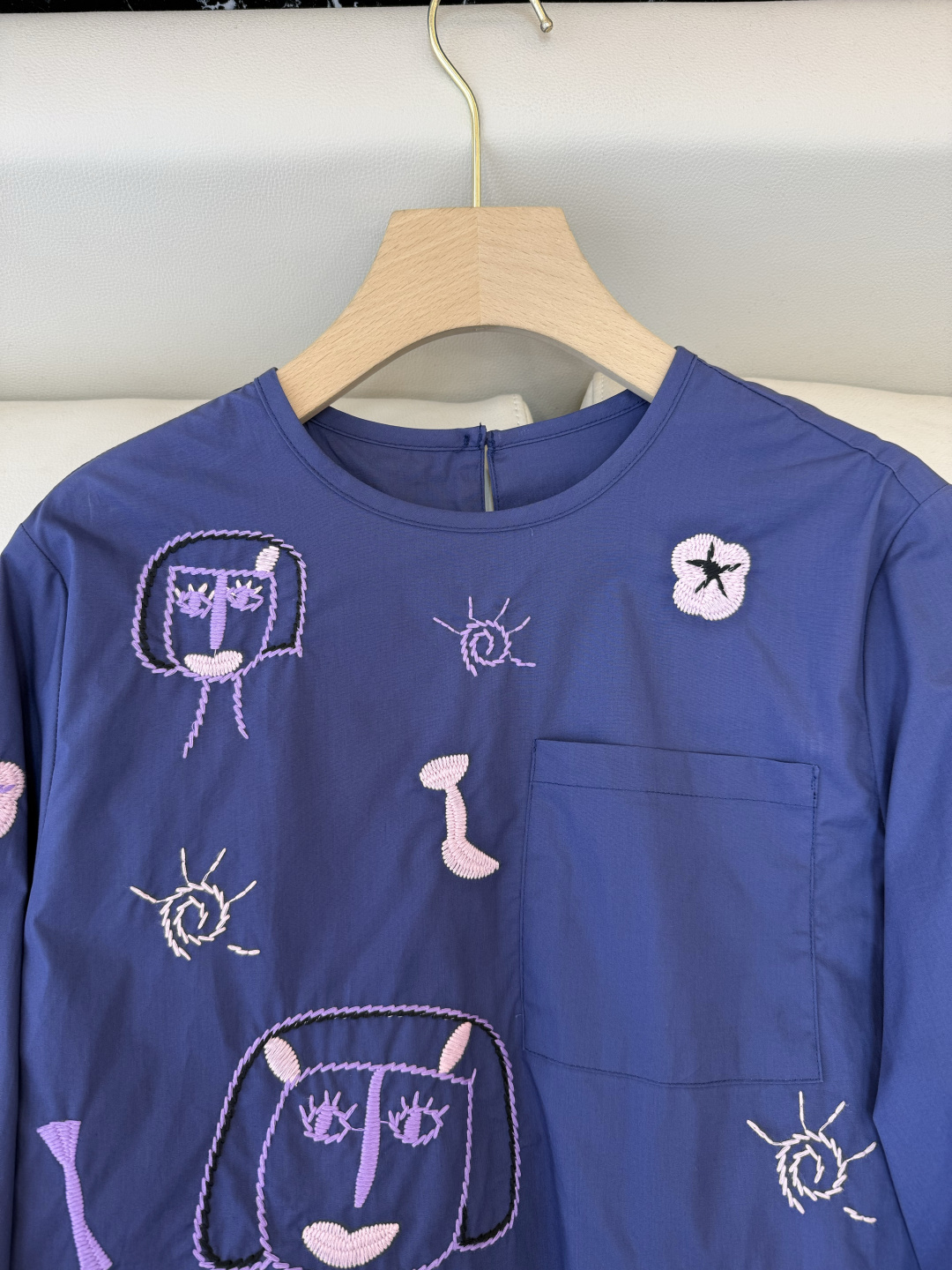 ES008#新款上衣💕卡通人物造型 刺绣上衣 两色 SML