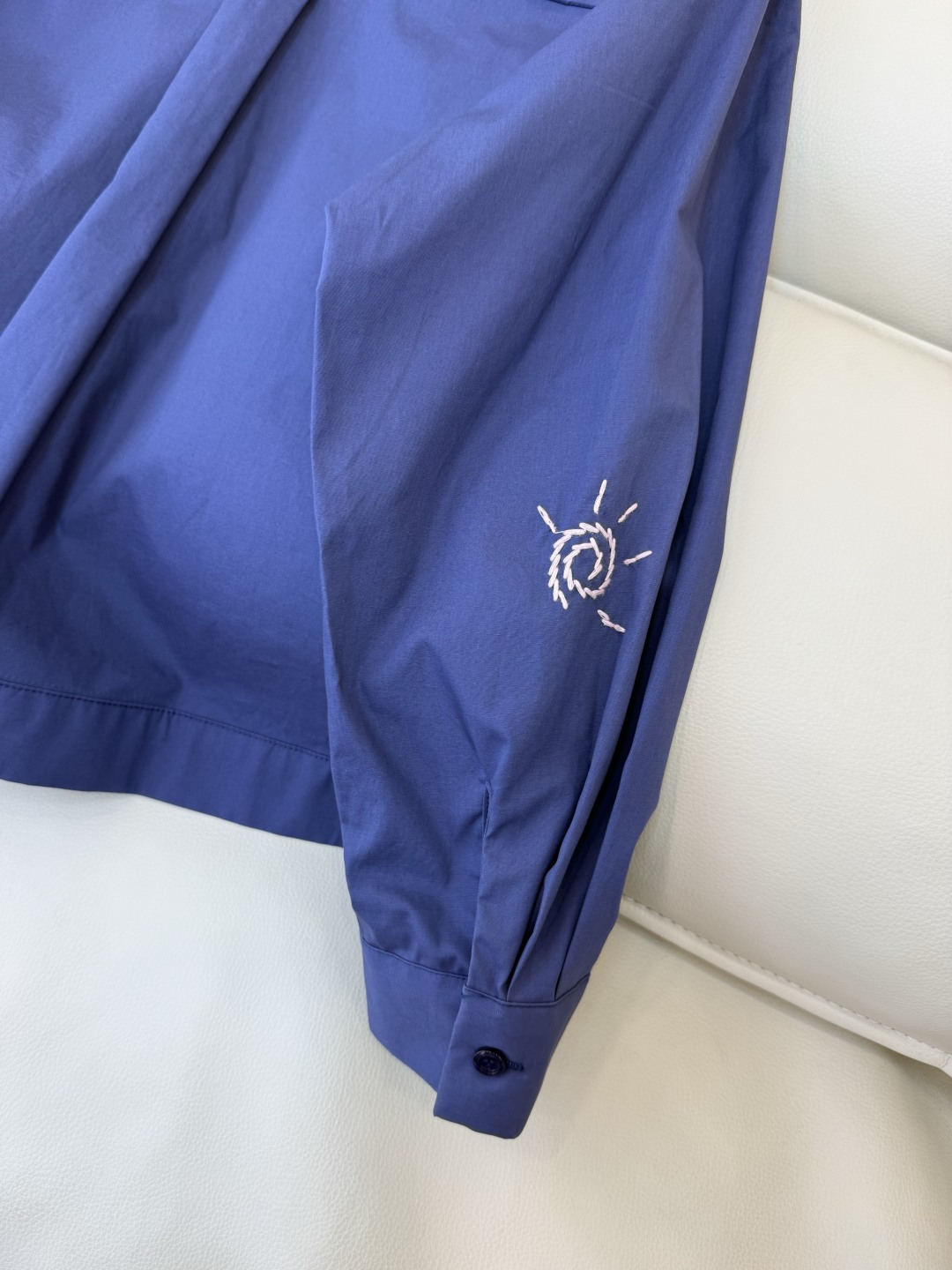 ES008#新款上衣💕卡通人物造型 刺绣上衣 两色 SML