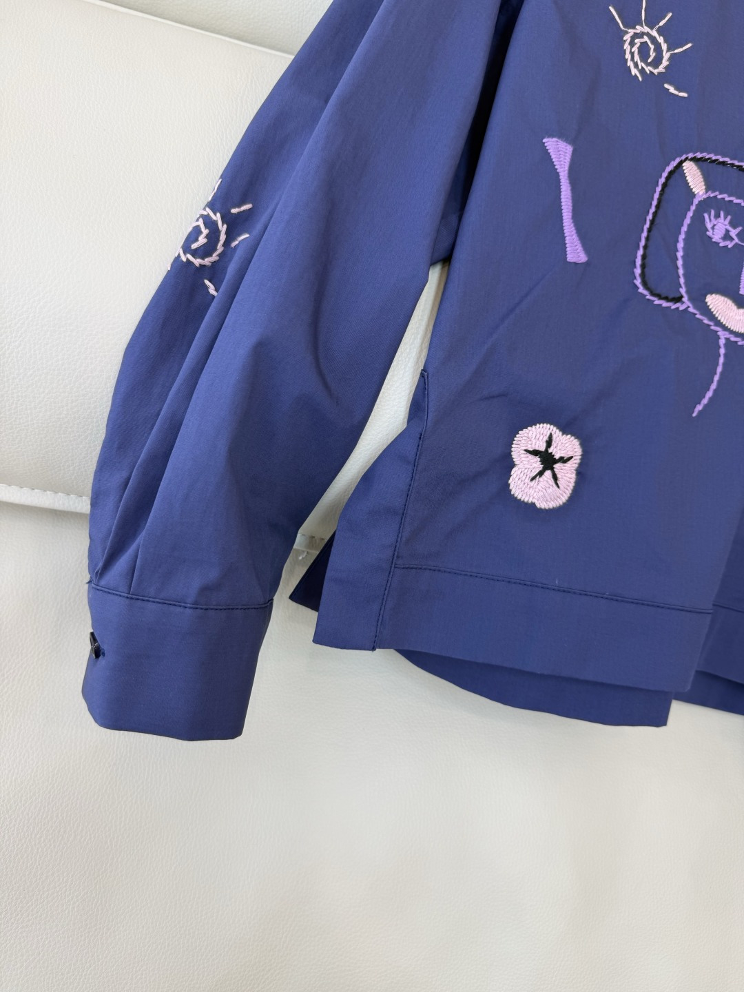 ES008#新款上衣💕卡通人物造型 刺绣上衣 两色 SML