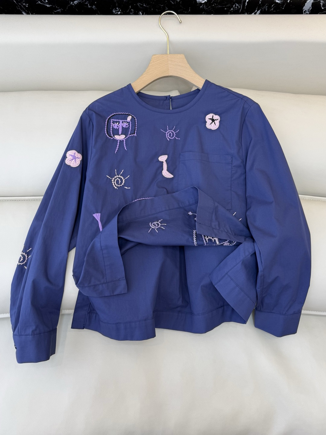 ES008#新款上衣💕卡通人物造型 刺绣上衣 两色 SML