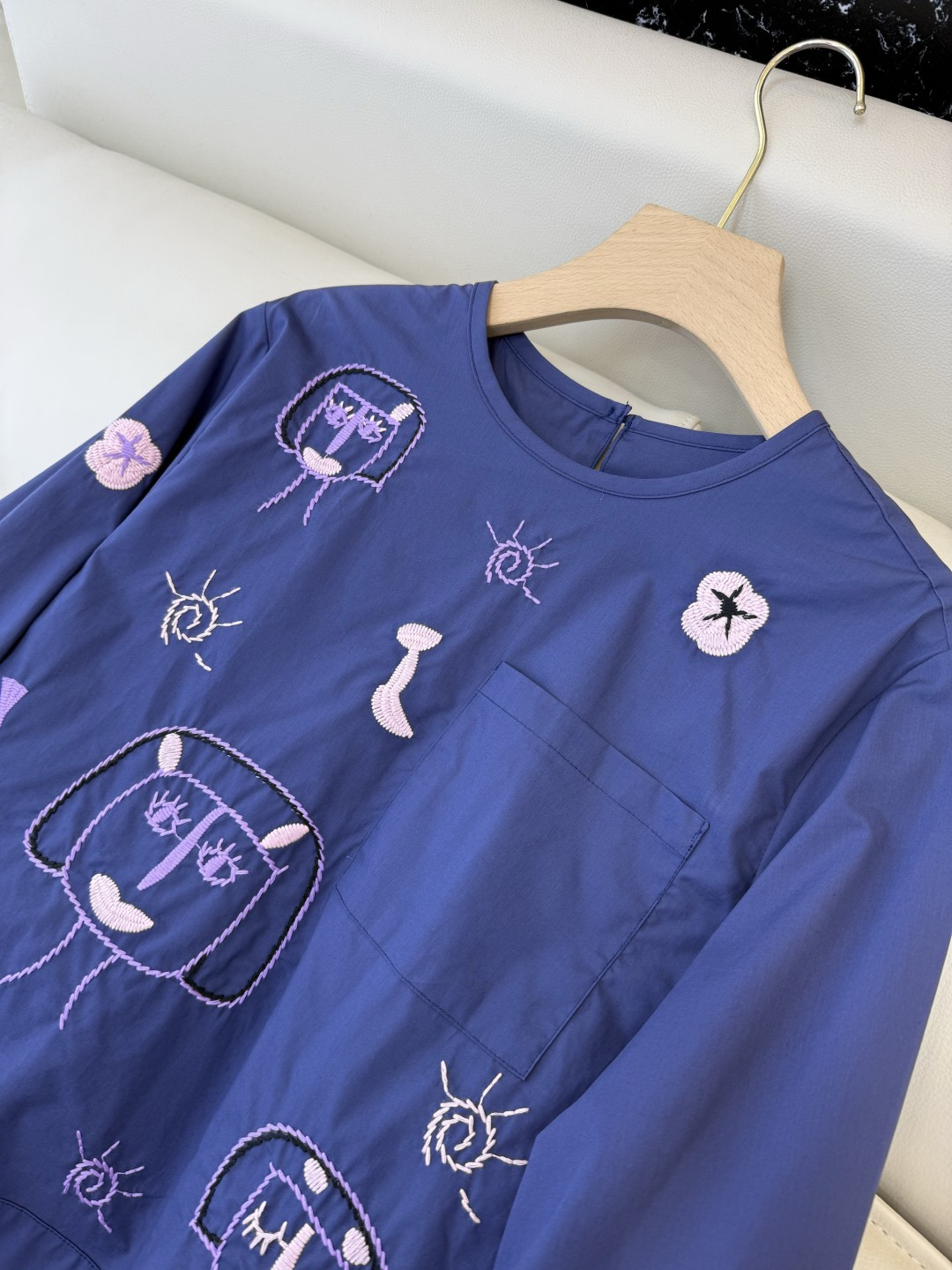 ES008#新款上衣💕卡通人物造型 刺绣上衣 两色 SML