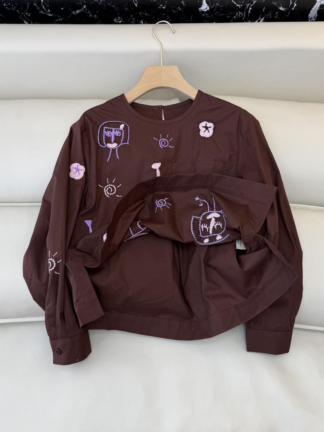 ES008#新款上衣💕卡通人物造型 刺绣上衣 两色 SML