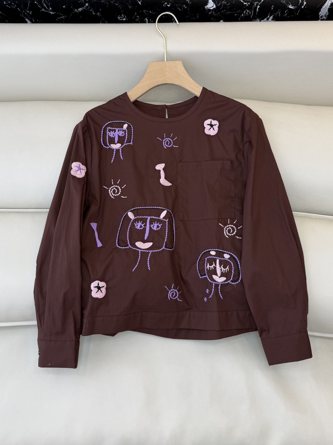 NO:715942,ES008#New Top P Cartoon Character Embroidered Top Two Colors SML,,19860909ES008#新款上衣P 卡通人物造型 刺绣上衣 两色 SML,,,Women's clothing