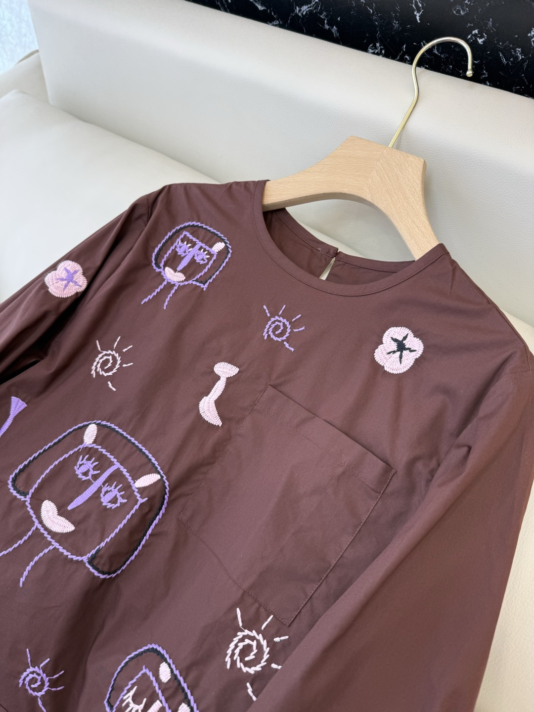 ES008#新款上衣💕卡通人物造型 刺绣上衣 两色 SML