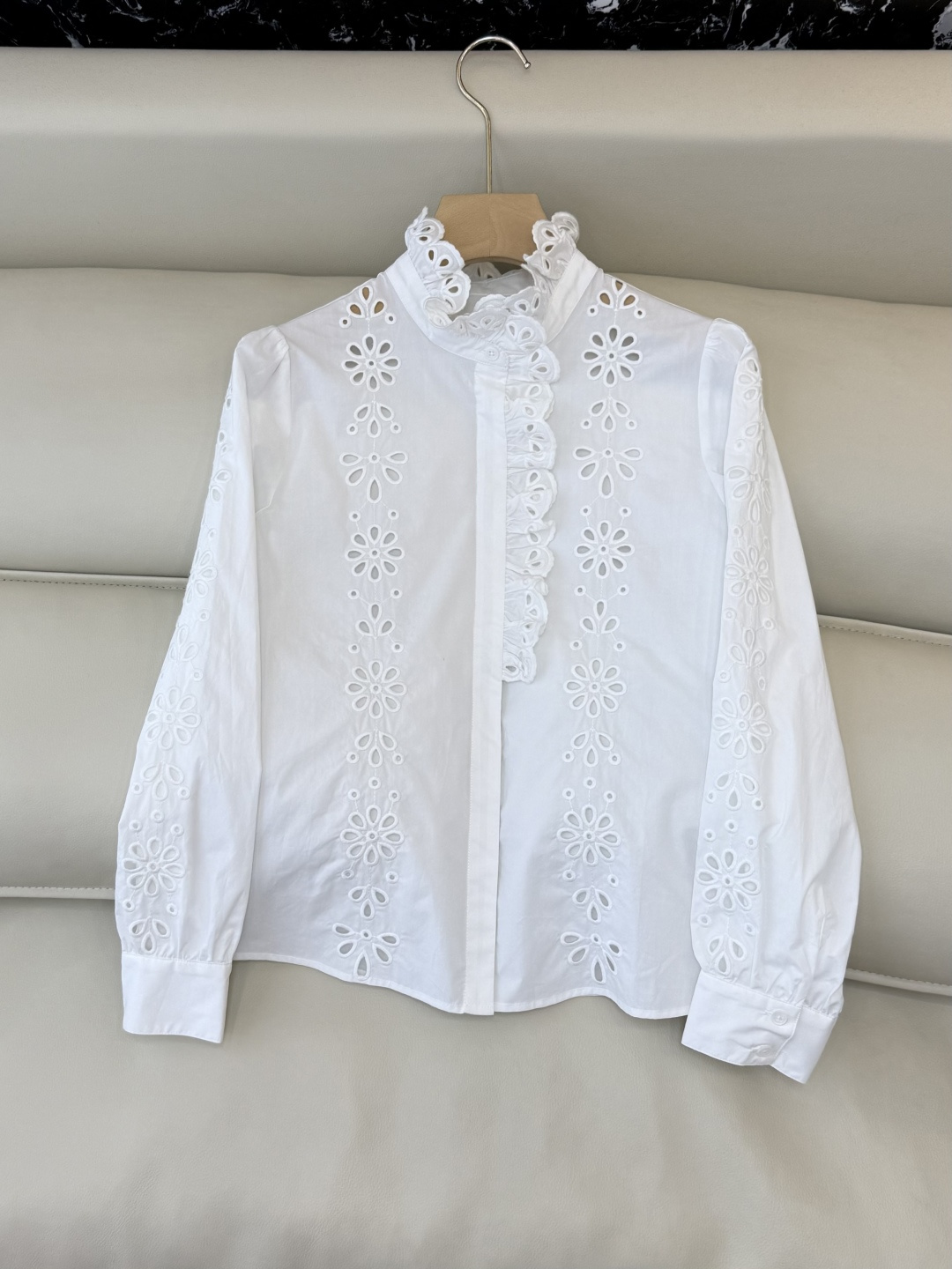 ES010#新款上衣💕ES 镂空绣花立体长袖衬衫 三色 SML