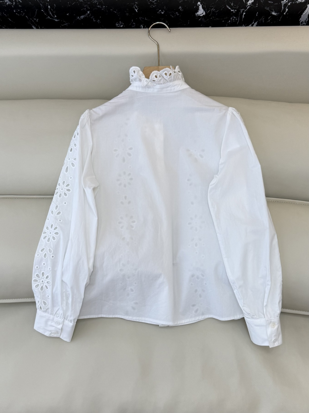 ES010#新款上衣💕ES 镂空绣花立体长袖衬衫 三色 SML